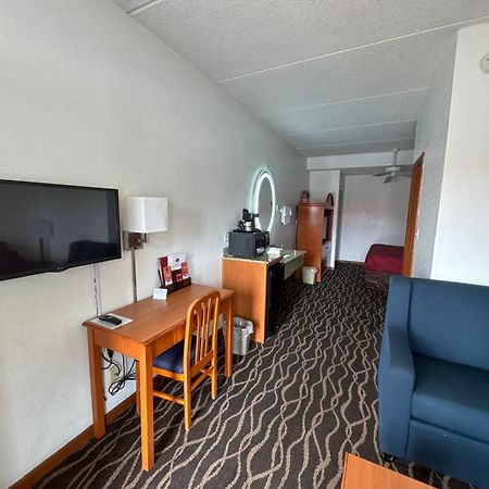 אלבני Econolodge Inn & Suites מראה חיצוני תמונה