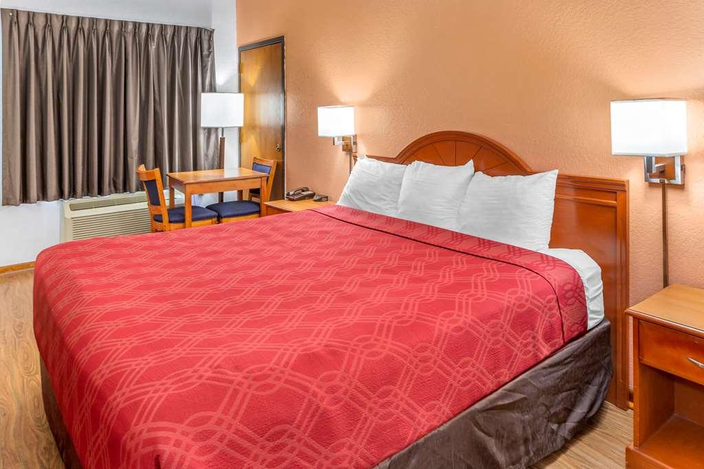 אלבני Econolodge Inn & Suites חדר תמונה