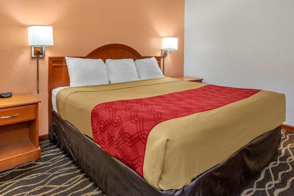 אלבני Econolodge Inn & Suites חדר תמונה