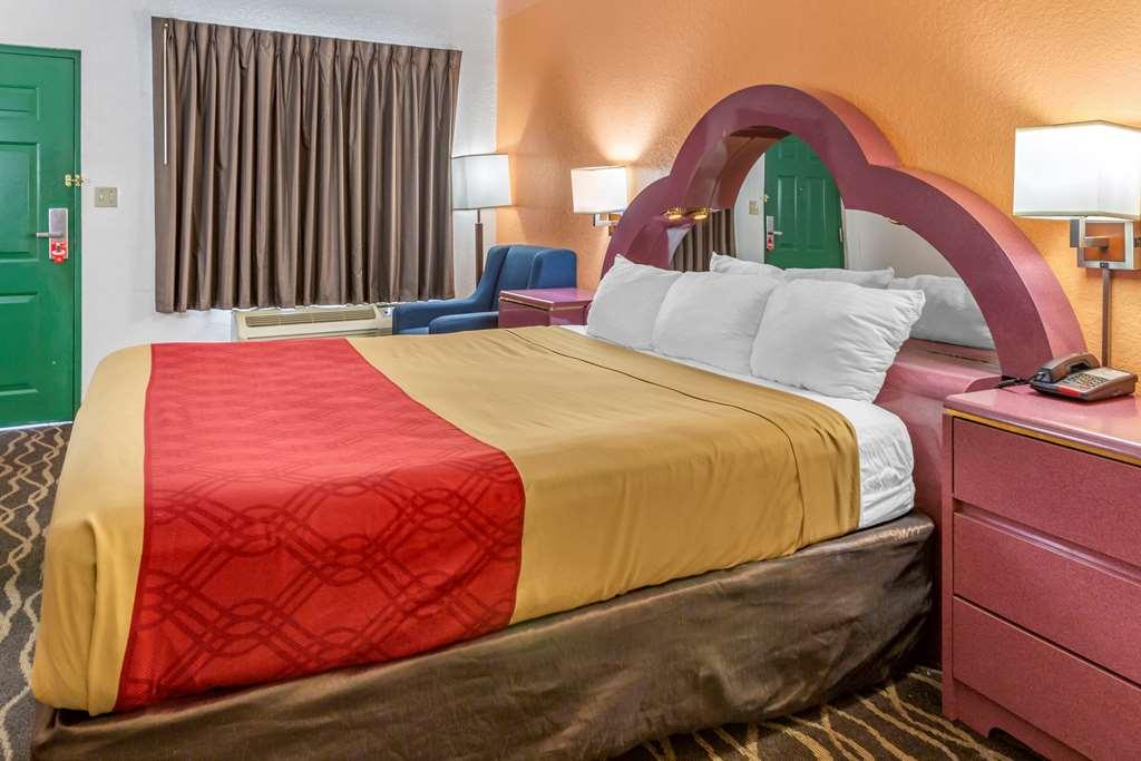 אלבני Econolodge Inn & Suites חדר תמונה