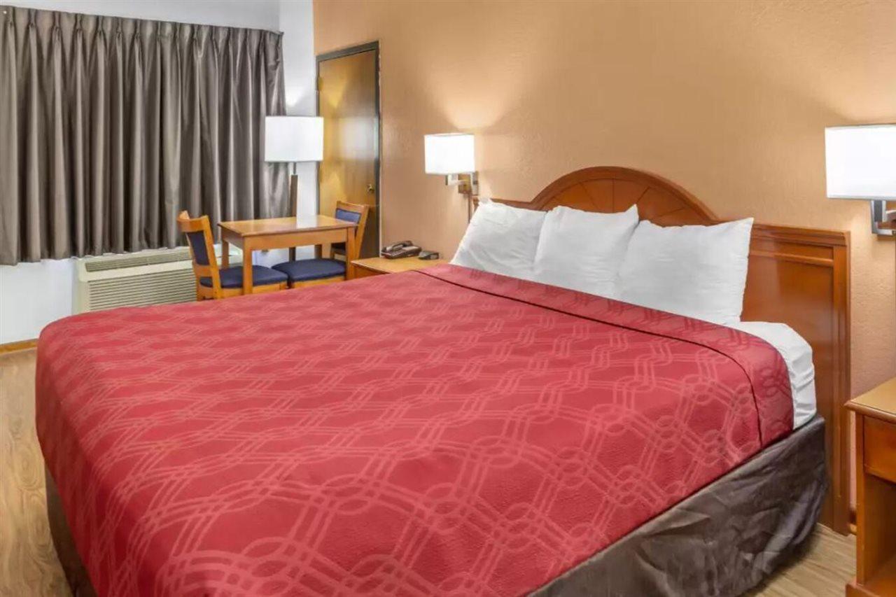 אלבני Econolodge Inn & Suites מראה חיצוני תמונה