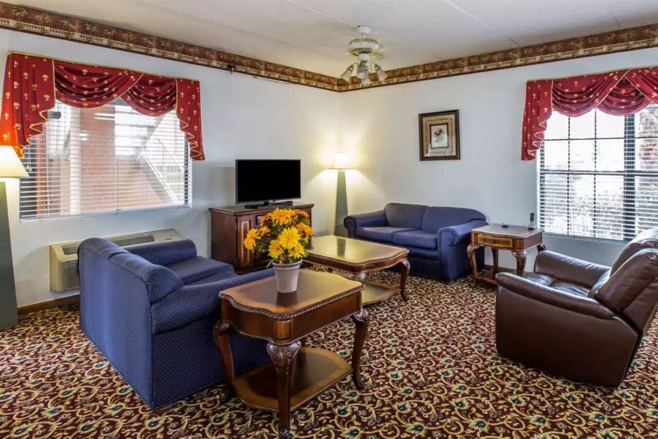 אלבני Econolodge Inn & Suites מראה חיצוני תמונה