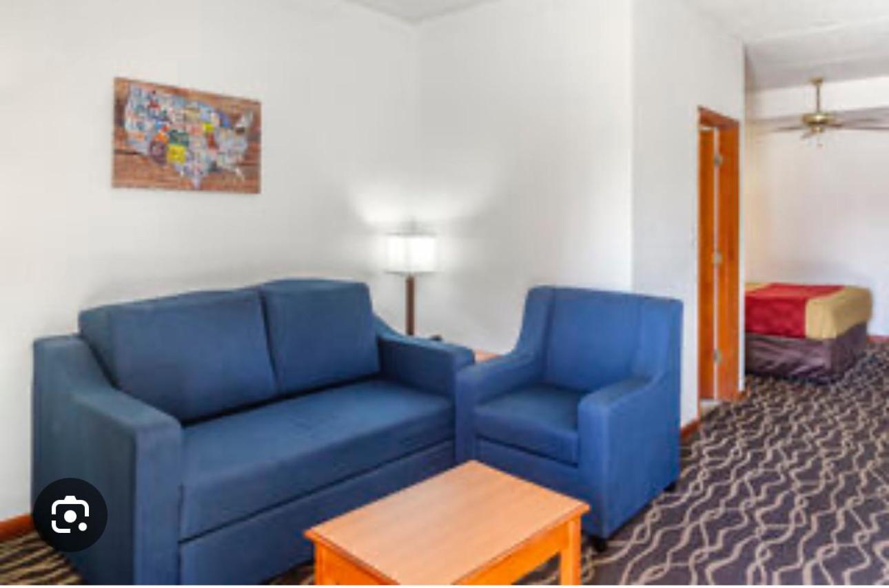 אלבני Econolodge Inn & Suites מראה חיצוני תמונה