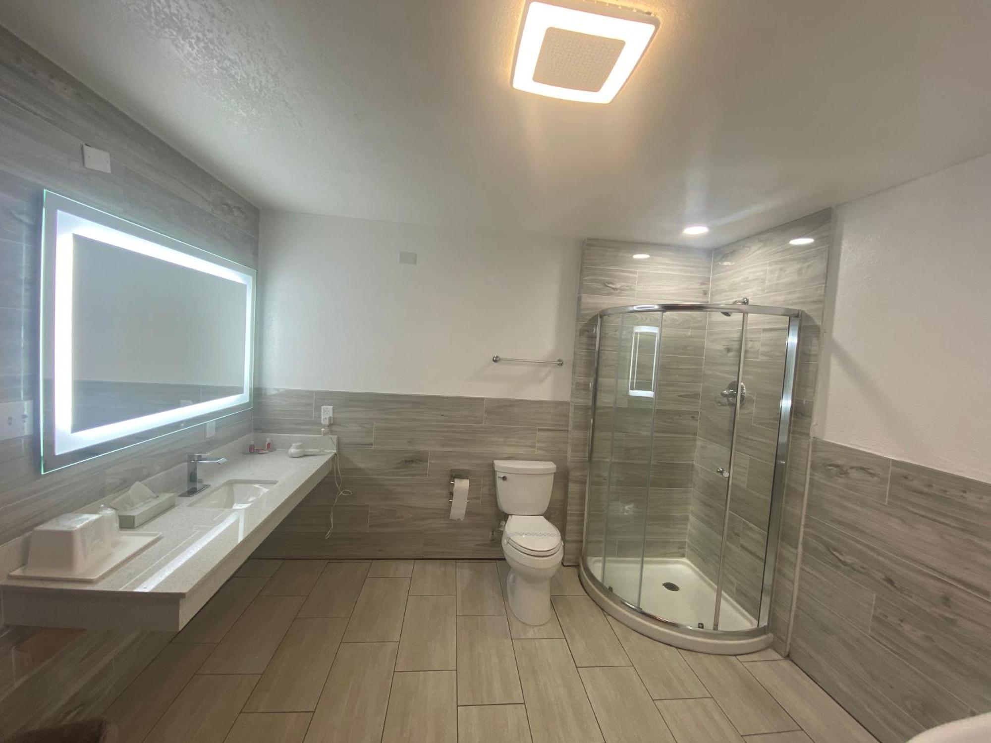 אלבני Econolodge Inn & Suites מראה חיצוני תמונה
