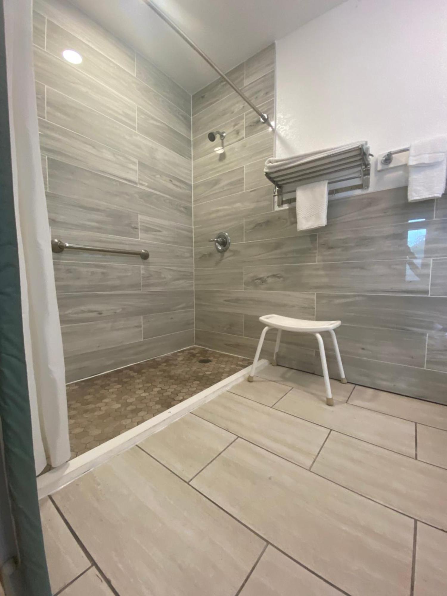 אלבני Econolodge Inn & Suites מראה חיצוני תמונה