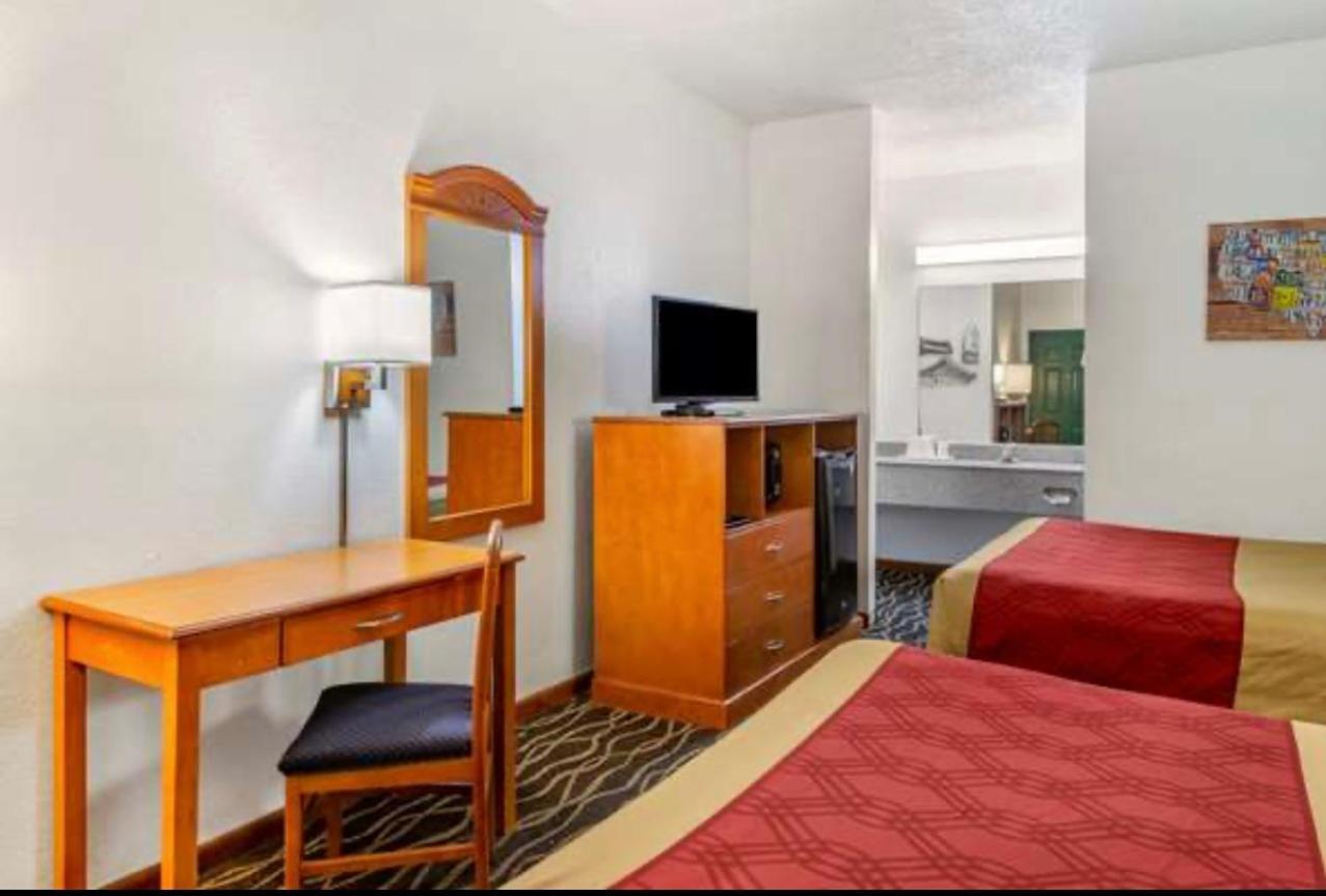 אלבני Econolodge Inn & Suites מראה חיצוני תמונה