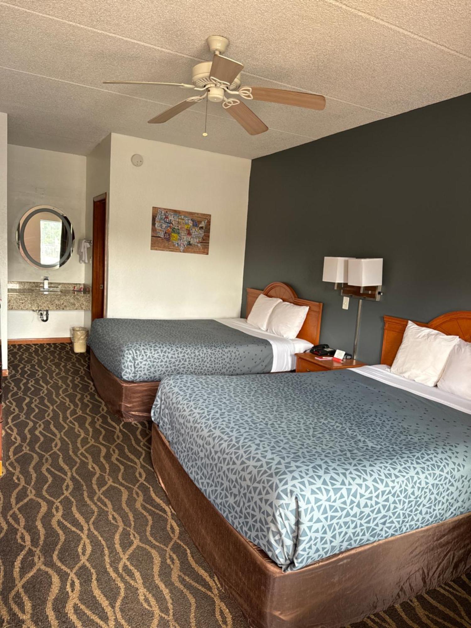 אלבני Econolodge Inn & Suites מראה חיצוני תמונה