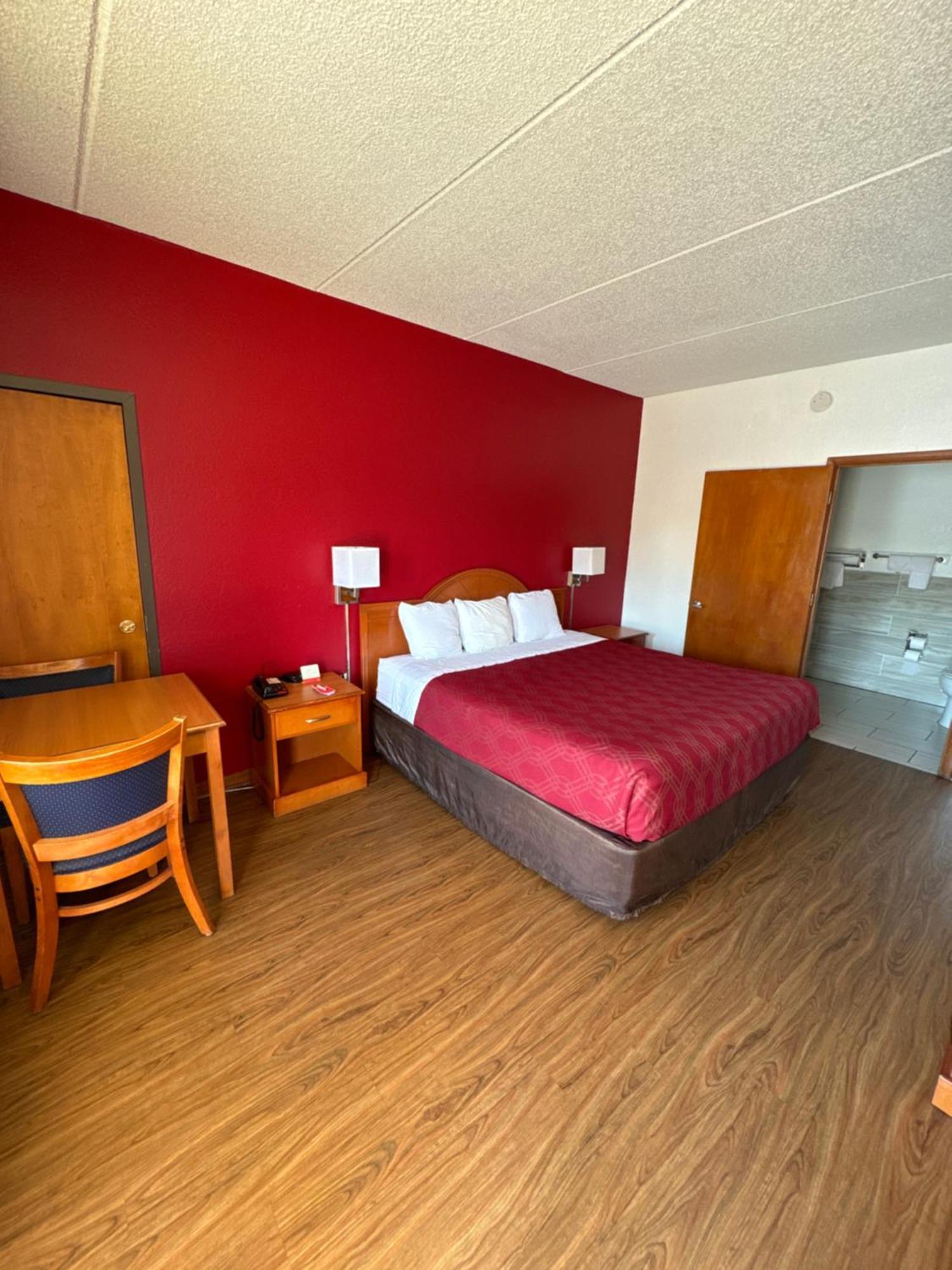 אלבני Econolodge Inn & Suites מראה חיצוני תמונה