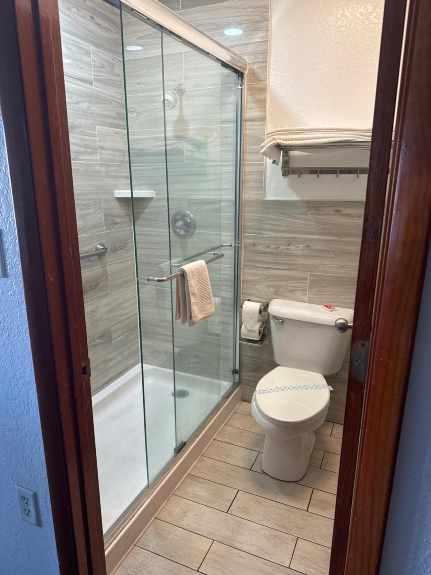 אלבני Econolodge Inn & Suites מראה חיצוני תמונה