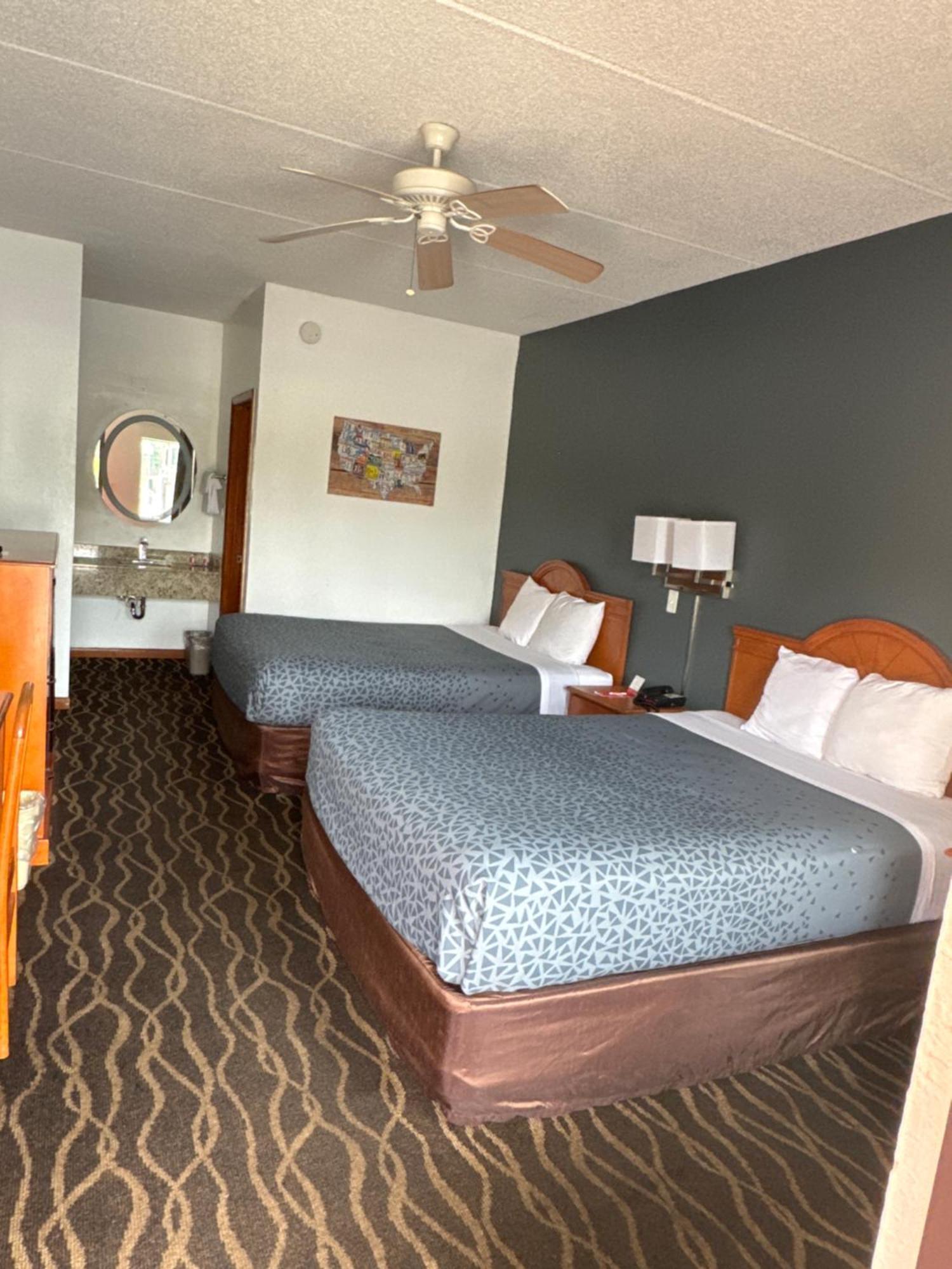 אלבני Econolodge Inn & Suites מראה חיצוני תמונה