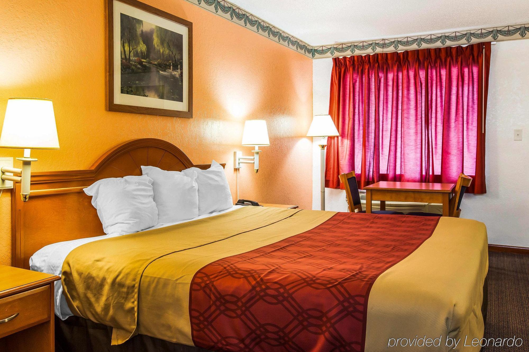 אלבני Econolodge Inn & Suites מראה חיצוני תמונה