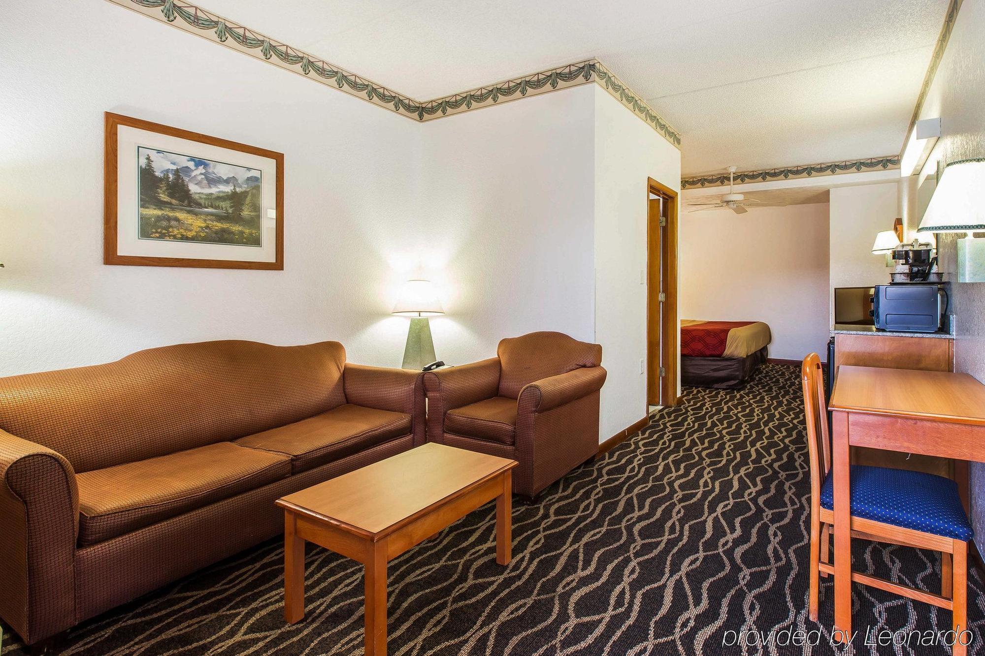 אלבני Econolodge Inn & Suites מראה חיצוני תמונה