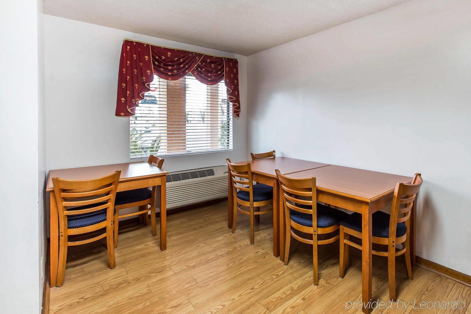 אלבני Econolodge Inn & Suites מראה חיצוני תמונה