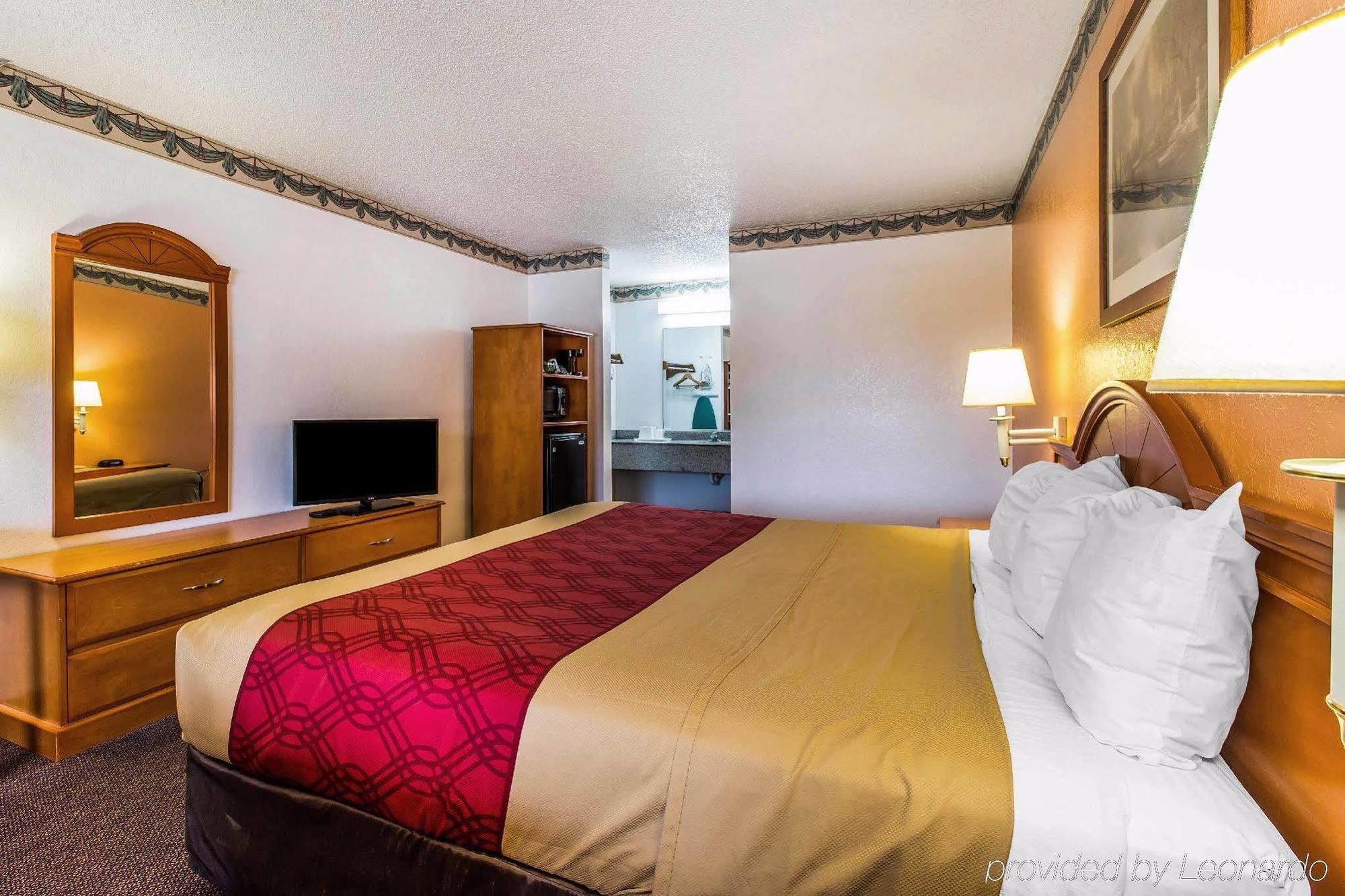 אלבני Econolodge Inn & Suites מראה חיצוני תמונה