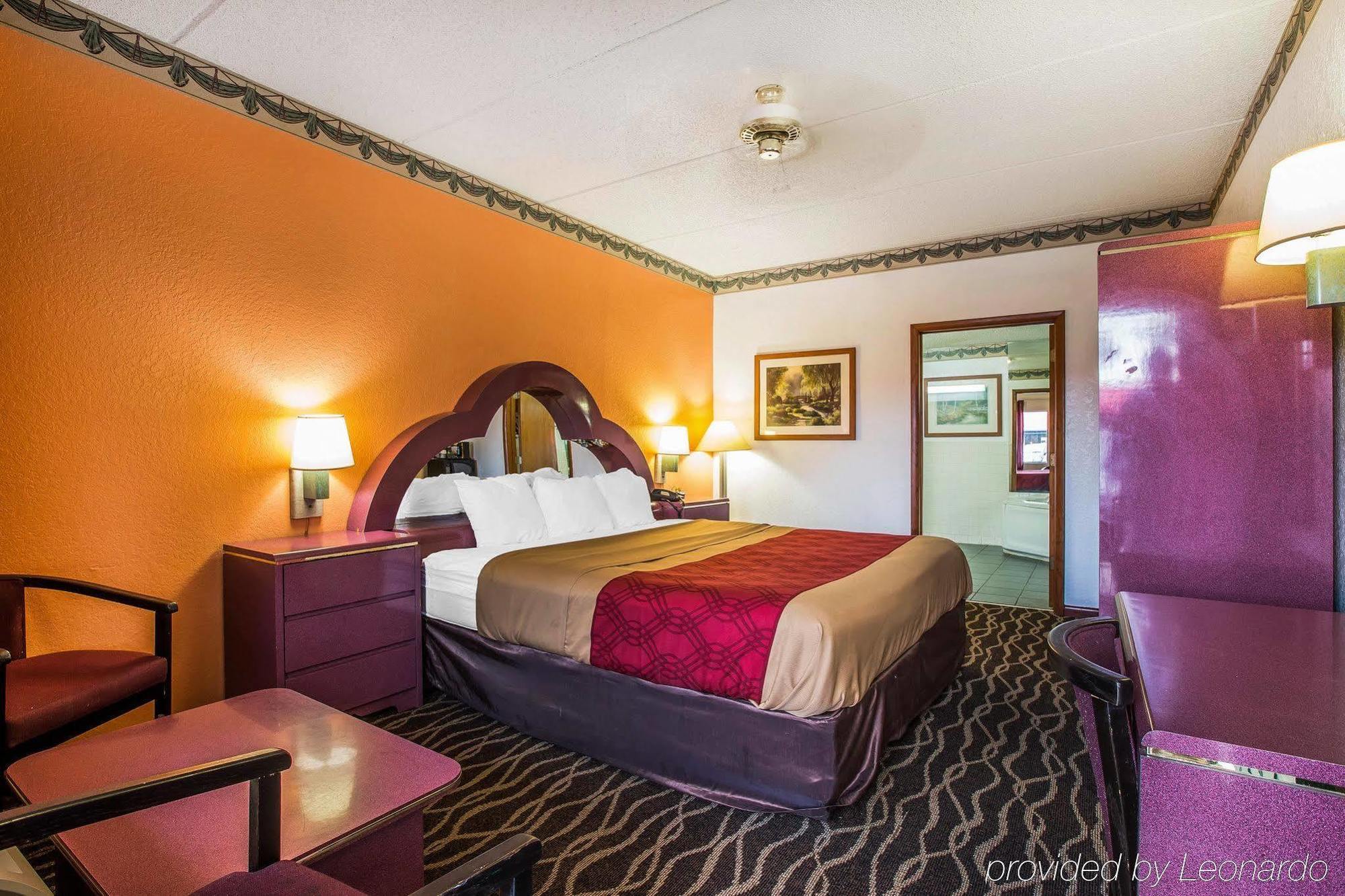 אלבני Econolodge Inn & Suites מראה חיצוני תמונה