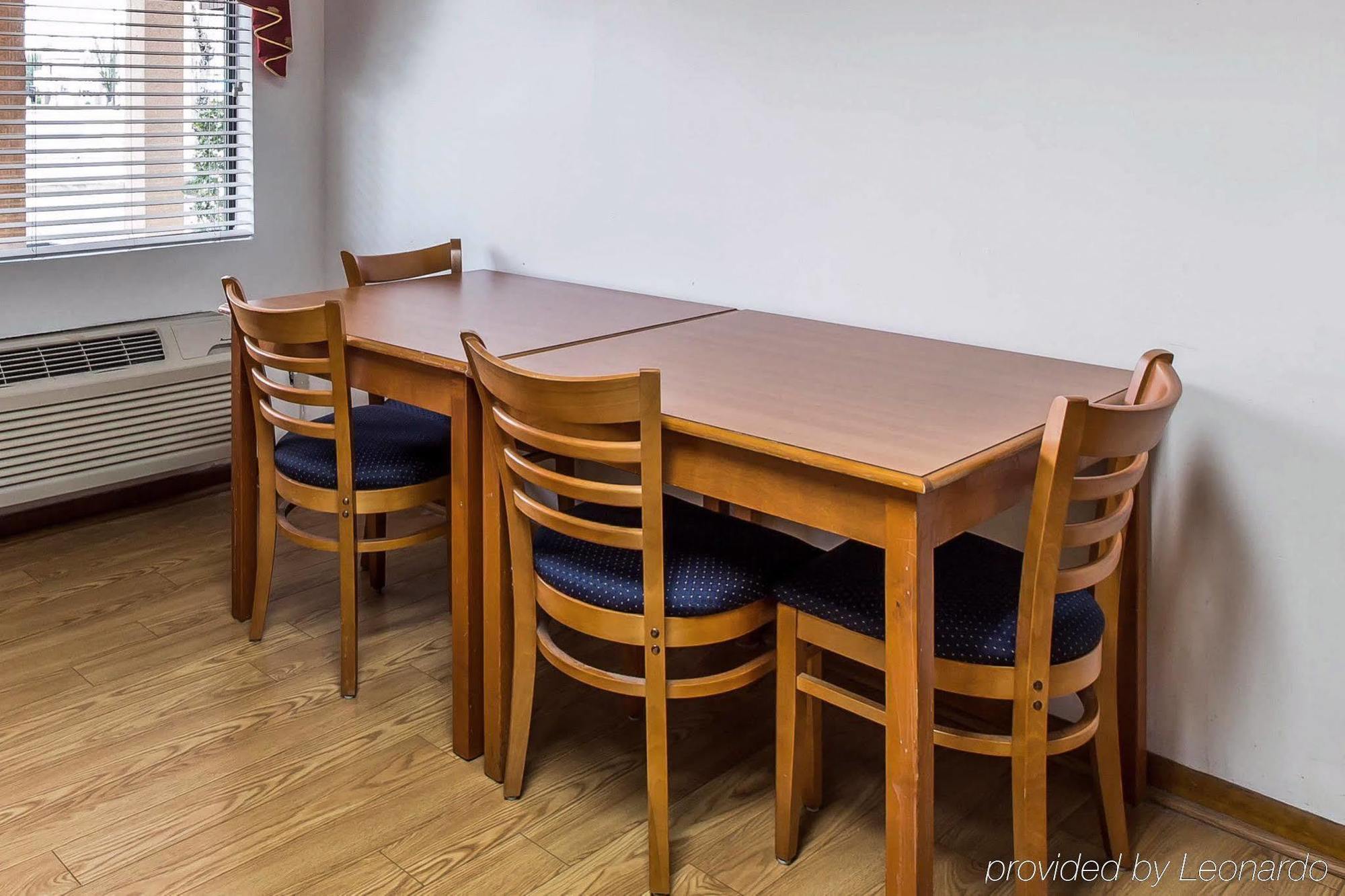 אלבני Econolodge Inn & Suites מראה חיצוני תמונה