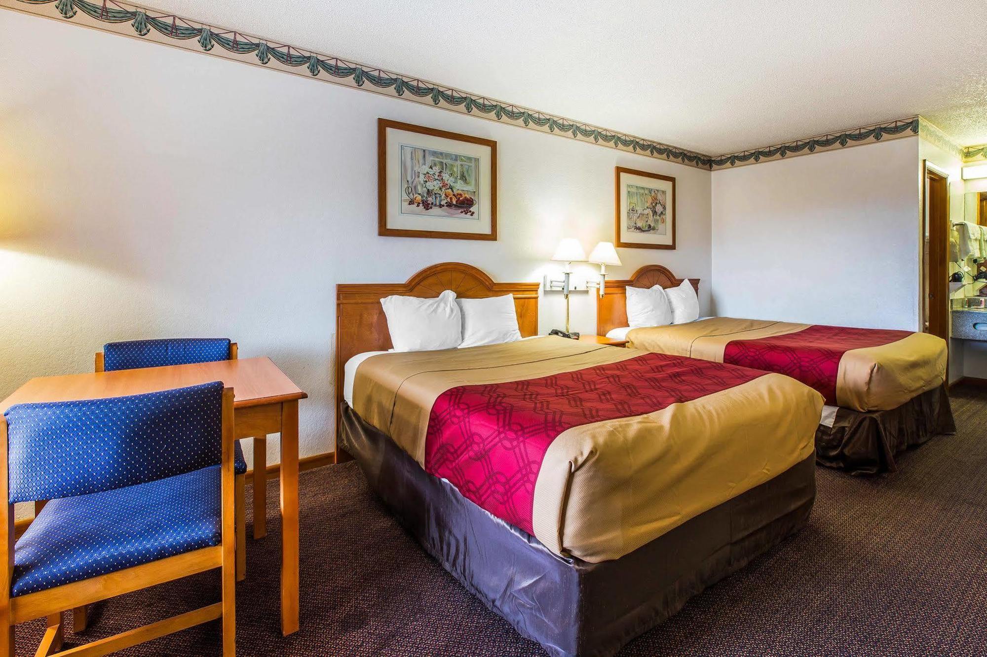 אלבני Econolodge Inn & Suites מראה חיצוני תמונה